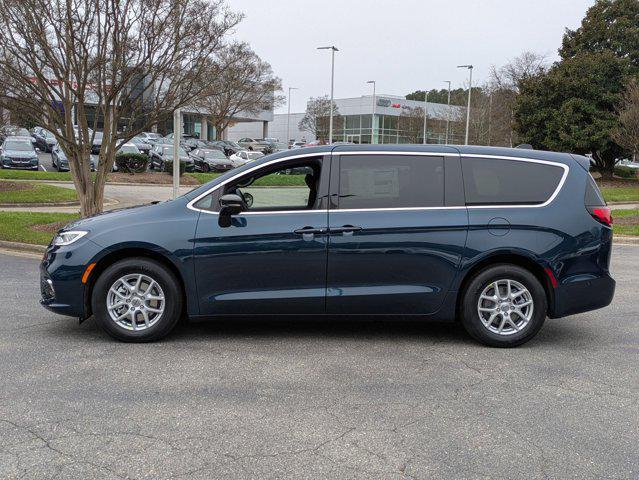 new 2025 Chrysler Pacifica car, priced at $43,372