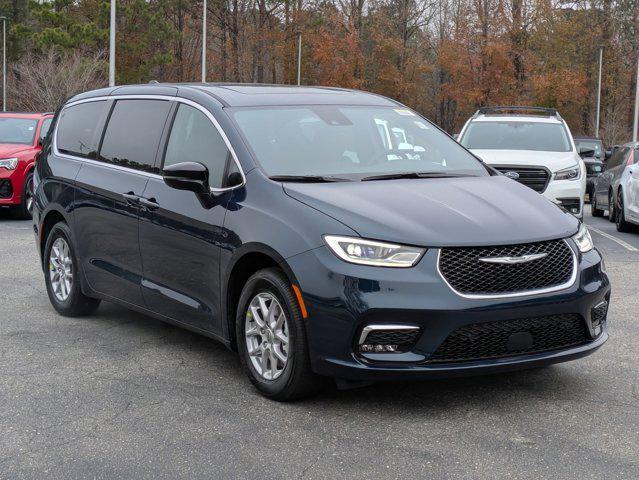 new 2025 Chrysler Pacifica car, priced at $43,372