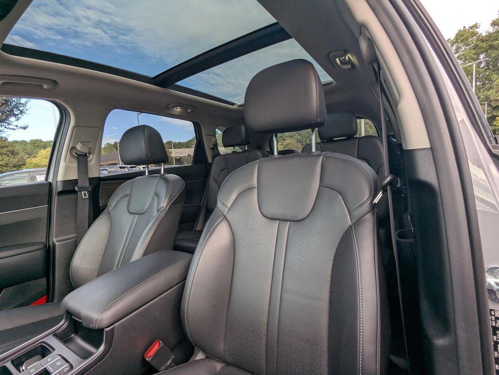 used 2023 Kia Sorento car, priced at $30,777