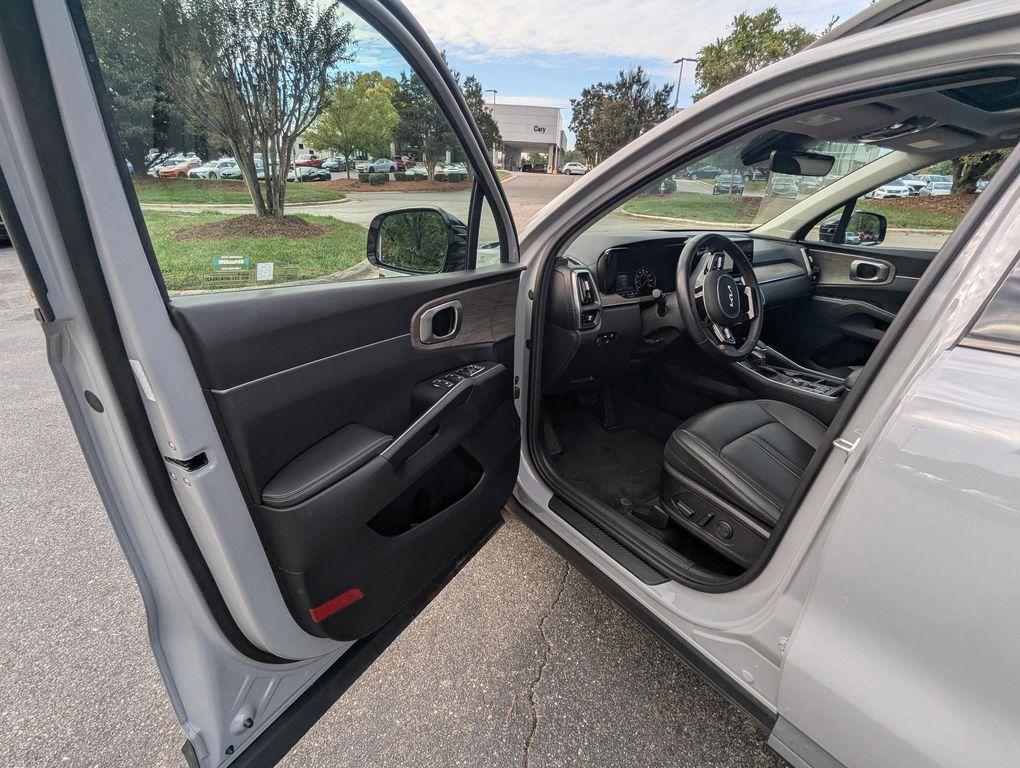 used 2023 Kia Sorento car, priced at $30,777