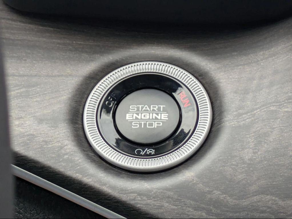 new 2025 Jeep Grand Cherokee car, priced at $47,032