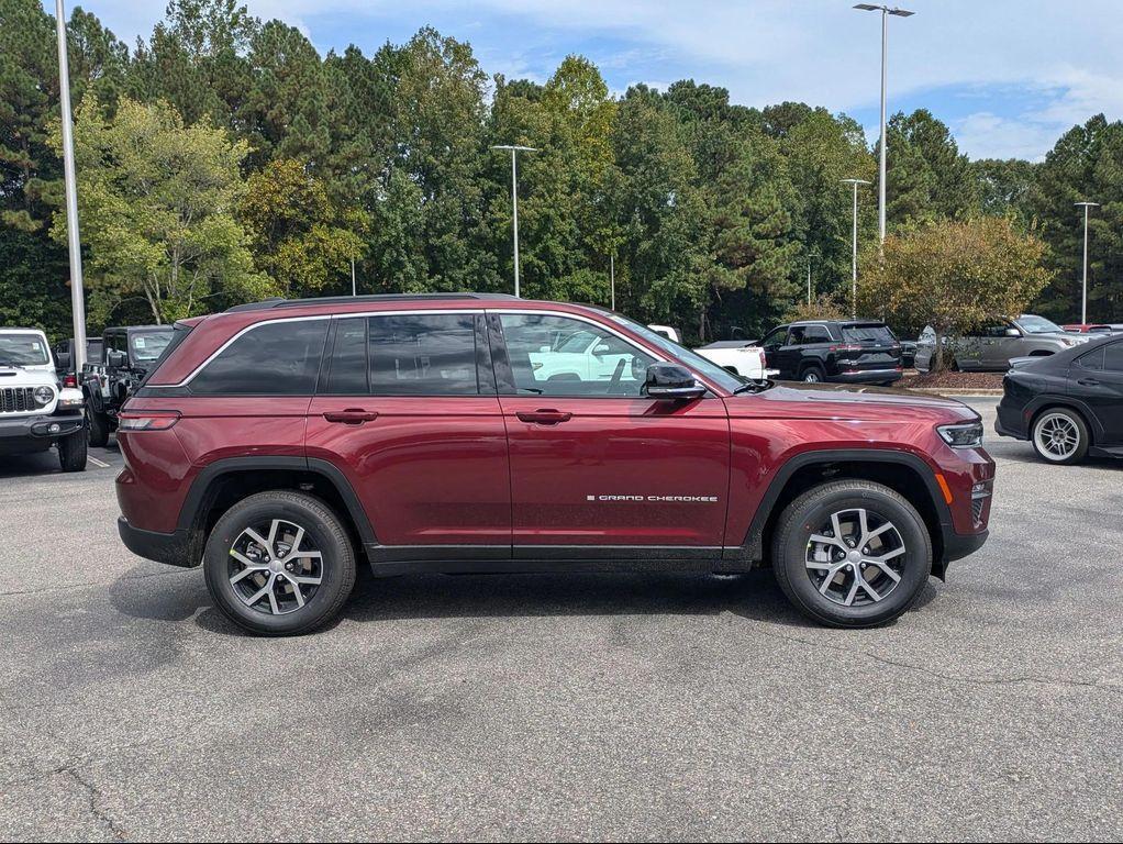 new 2025 Jeep Grand Cherokee car, priced at $47,032
