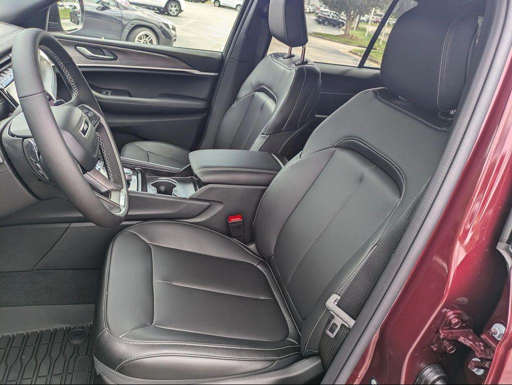 new 2025 Jeep Grand Cherokee car, priced at $47,032