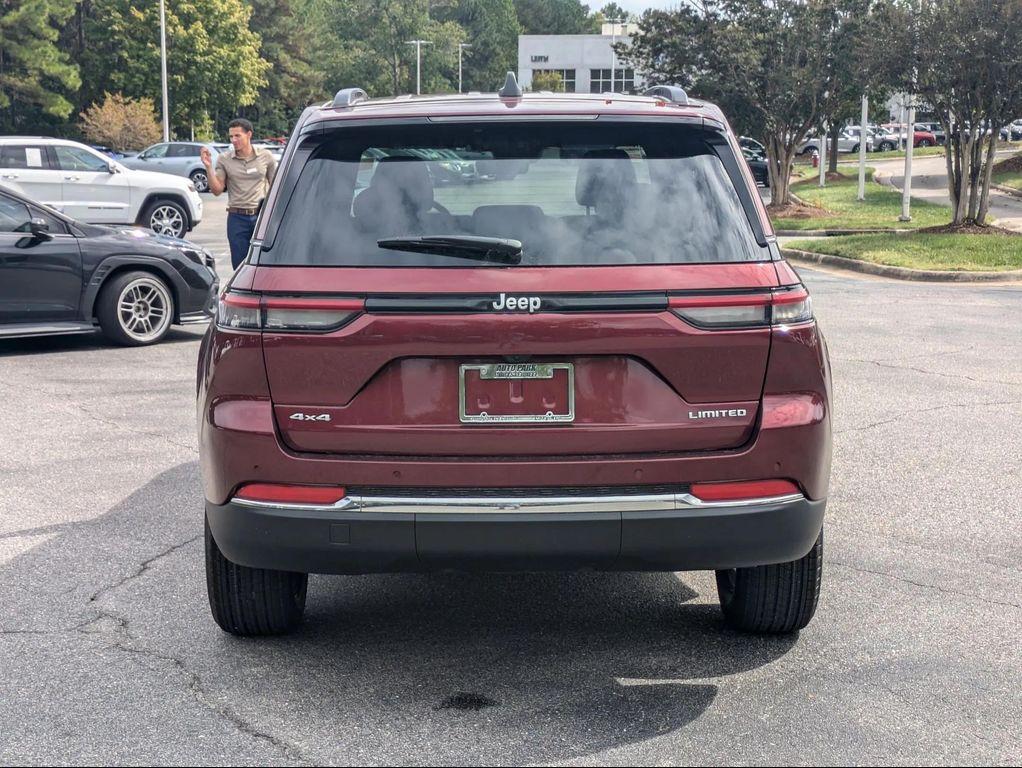 new 2025 Jeep Grand Cherokee car, priced at $47,032