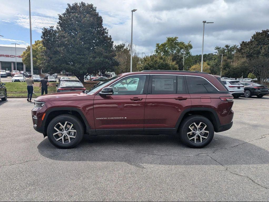new 2025 Jeep Grand Cherokee car, priced at $47,032