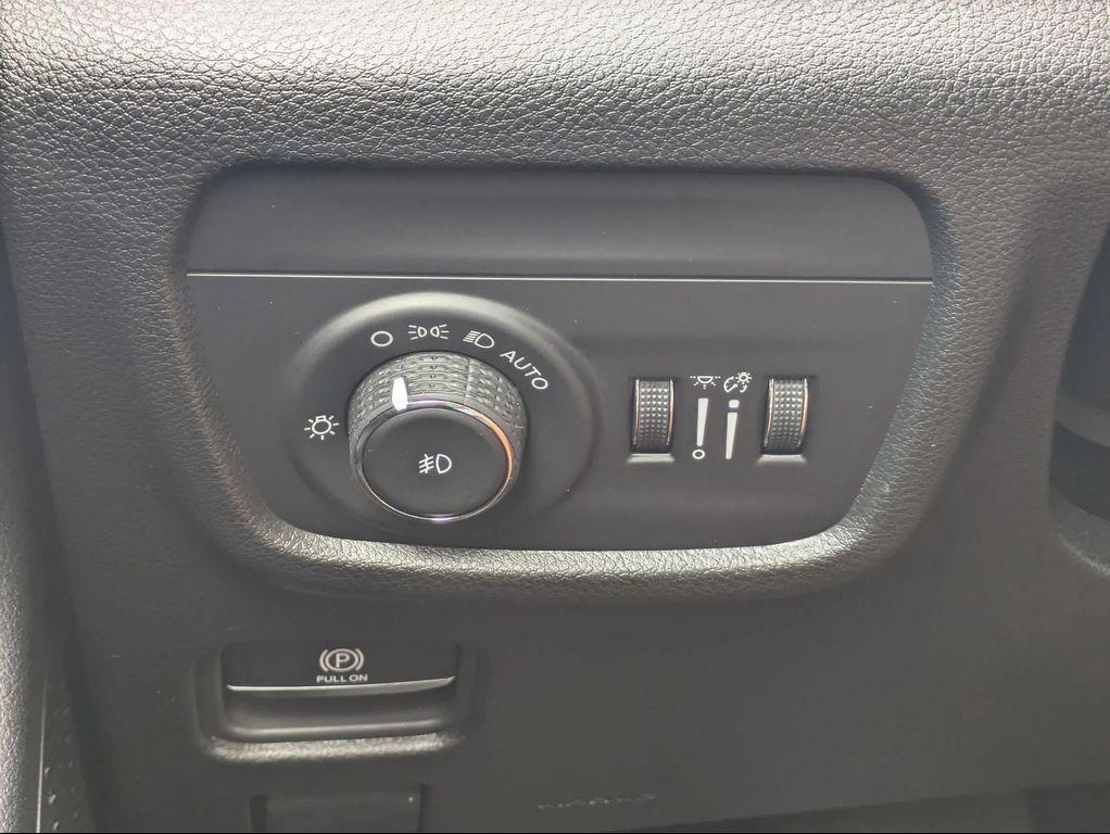 new 2025 Jeep Grand Cherokee car, priced at $47,032