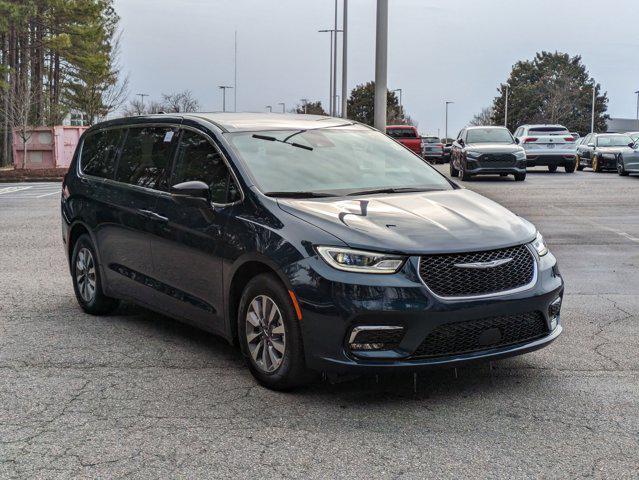 new 2025 Chrysler Pacifica Hybrid car, priced at $54,067