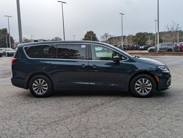 new 2025 Chrysler Pacifica Hybrid car, priced at $54,067