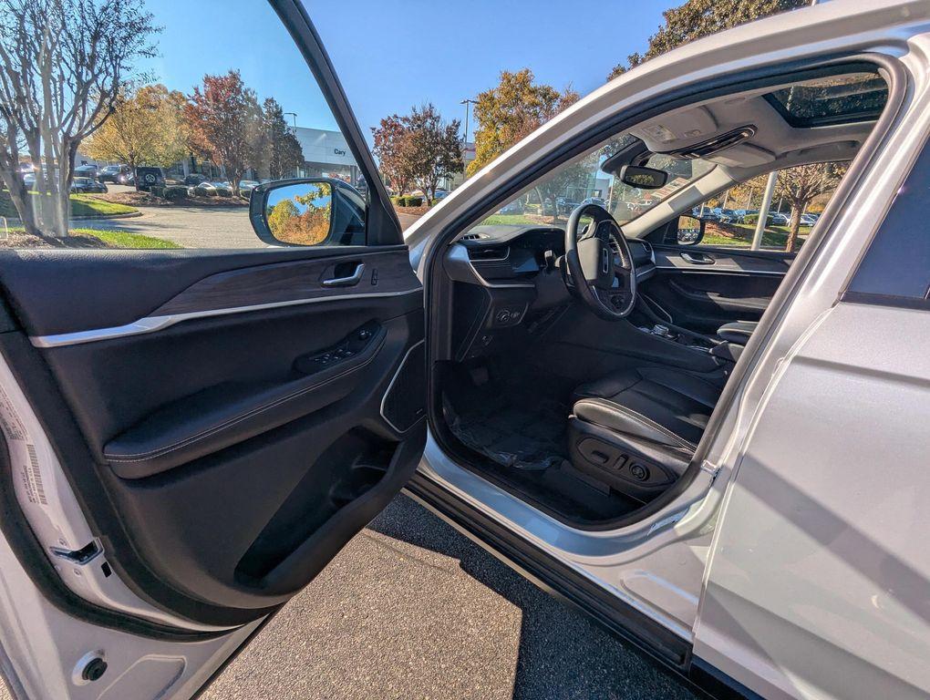 used 2022 Jeep Grand Cherokee car, priced at $25,877