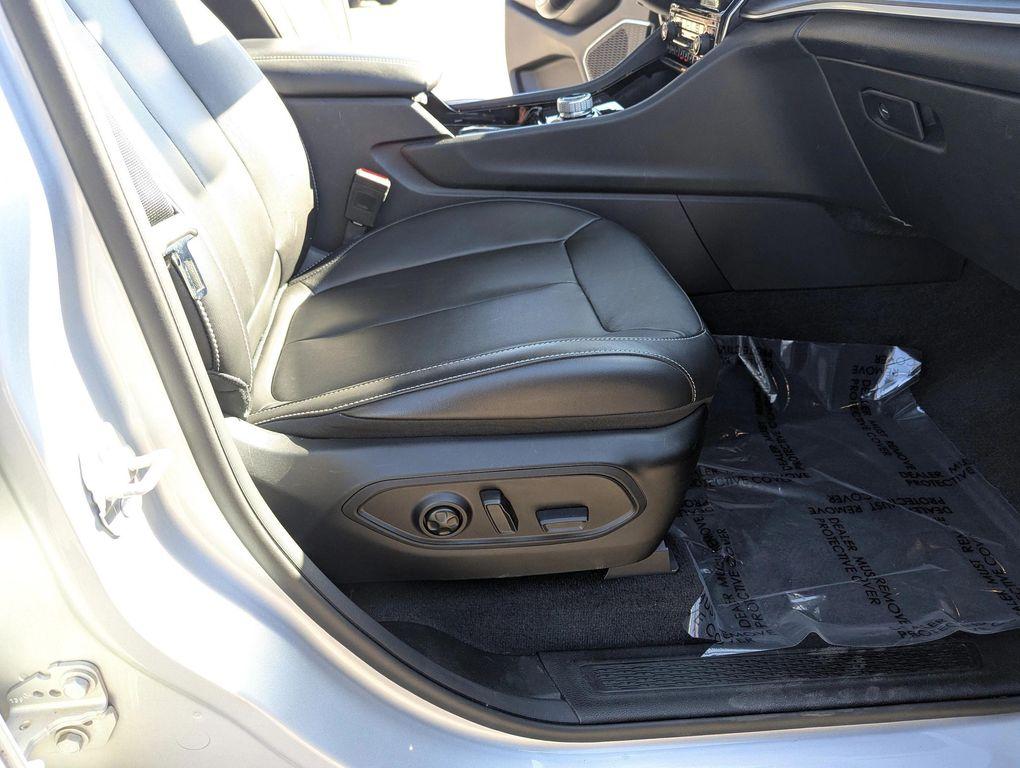 used 2022 Jeep Grand Cherokee car, priced at $25,877