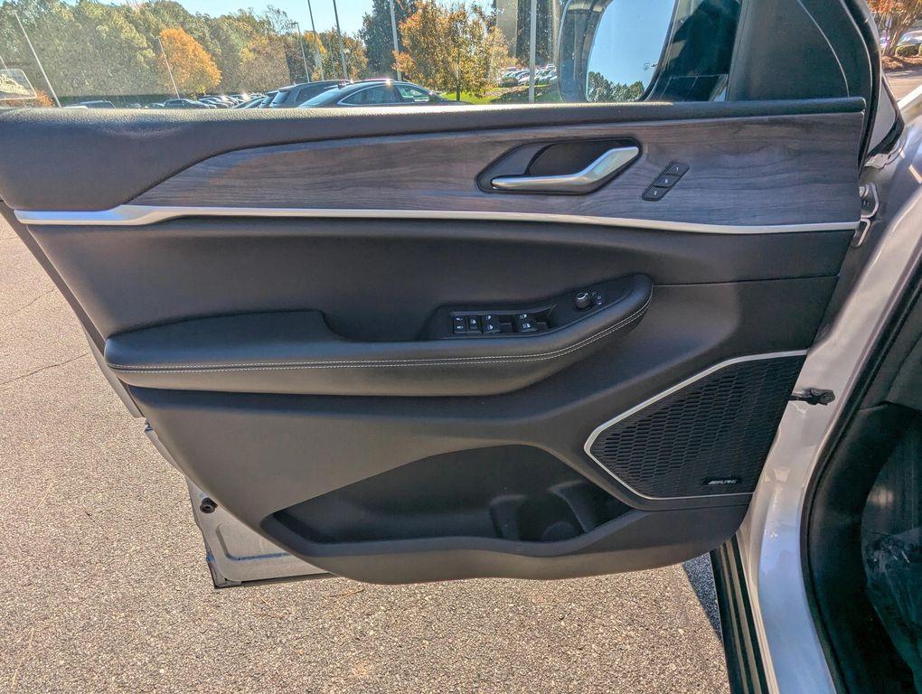 used 2022 Jeep Grand Cherokee car, priced at $25,877