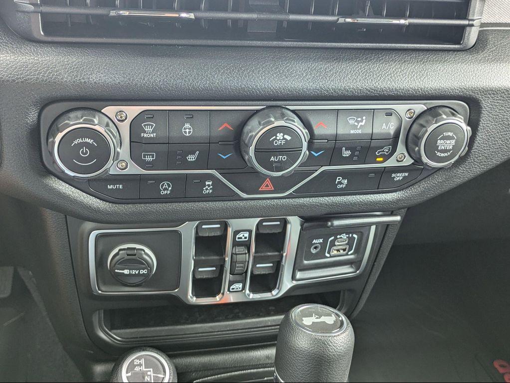 new 2025 Jeep Wrangler car, priced at $47,123