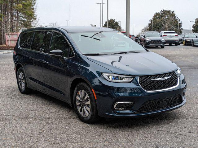 new 2025 Chrysler Pacifica Hybrid car, priced at $48,891