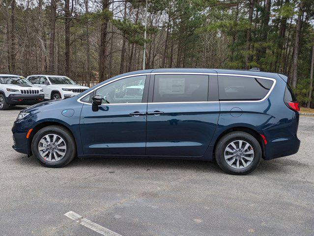 new 2025 Chrysler Pacifica Hybrid car, priced at $48,891