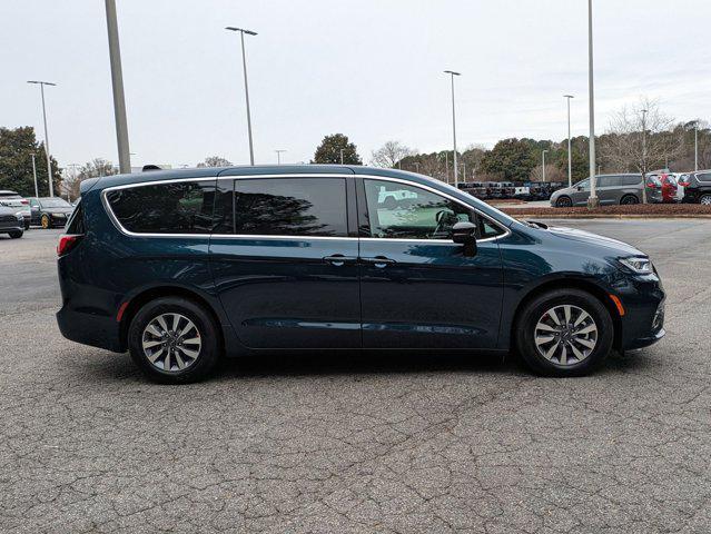 new 2025 Chrysler Pacifica Hybrid car, priced at $48,891