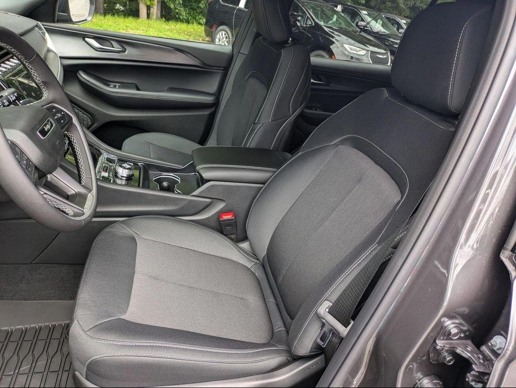 new 2025 Jeep Grand Cherokee L car, priced at $40,567