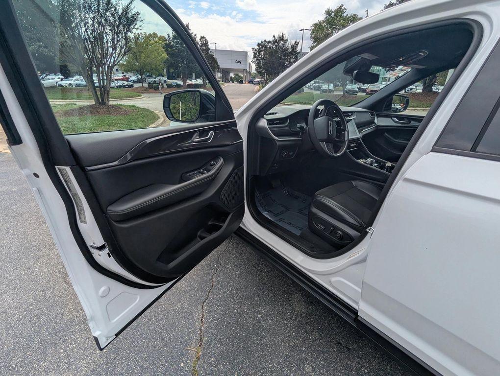used 2023 Jeep Grand Cherokee car, priced at $30,977