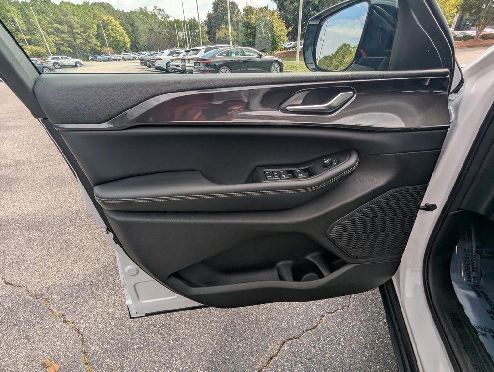 used 2023 Jeep Grand Cherokee car, priced at $30,977