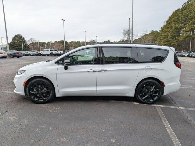 new 2025 Chrysler Pacifica car, priced at $46,807