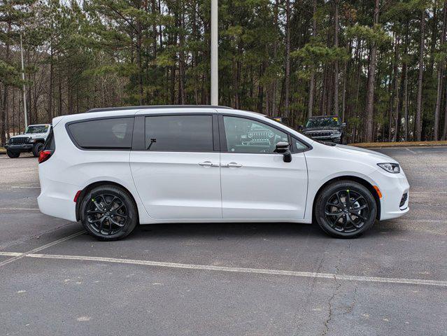 new 2025 Chrysler Pacifica car, priced at $46,807