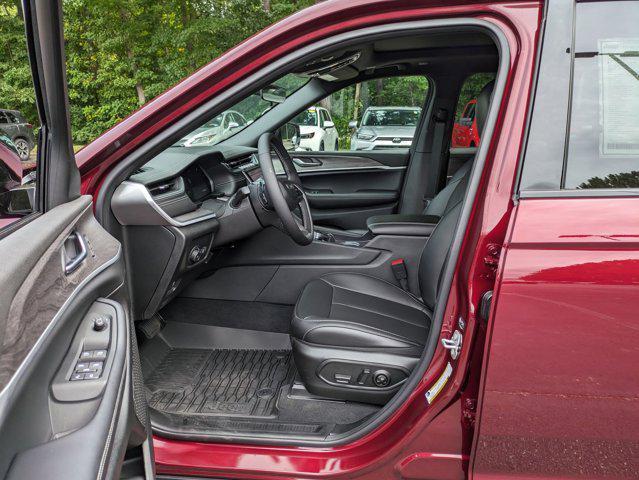 new 2025 Jeep Grand Cherokee car, priced at $48,942