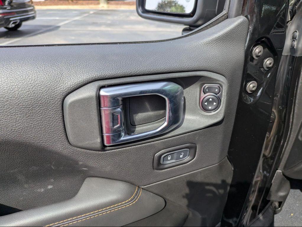 new 2025 Jeep Wrangler car, priced at $57,054
