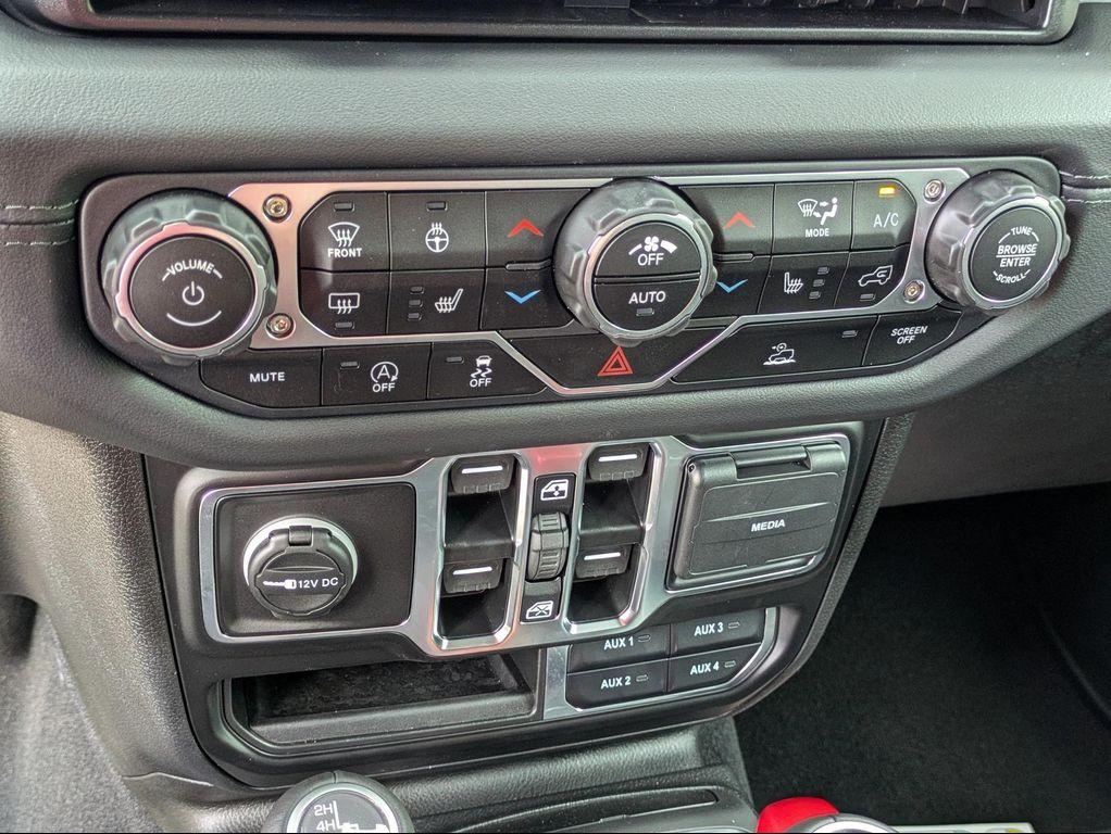 new 2025 Jeep Wrangler car, priced at $57,054