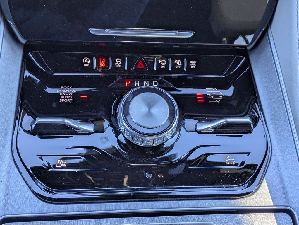 new 2025 Jeep Wagoneer car, priced at $77,417