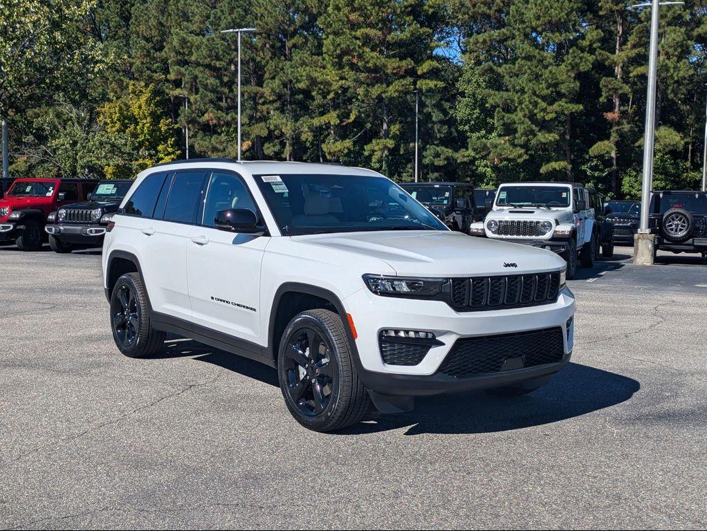 new 2025 Jeep Grand Cherokee car, priced at $45,831