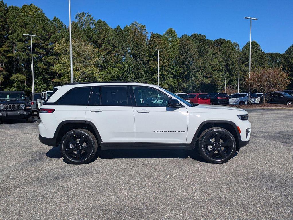 new 2025 Jeep Grand Cherokee car, priced at $45,831