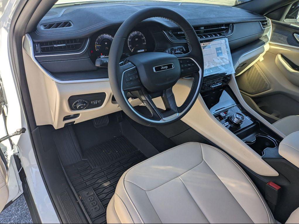 new 2025 Jeep Grand Cherokee car, priced at $45,831
