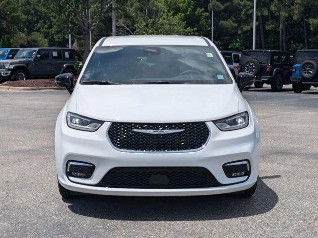 new 2025 Chrysler Pacifica car, priced at $42,478