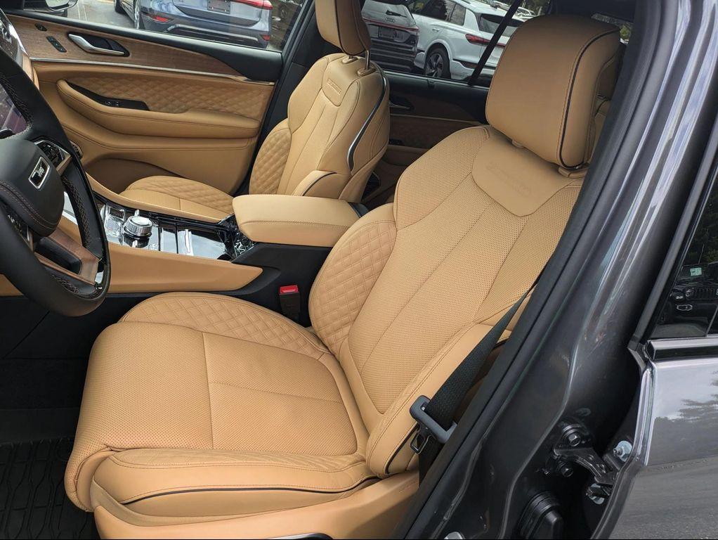 new 2025 Jeep Grand Cherokee car, priced at $65,634