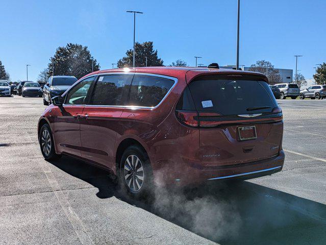 new 2025 Chrysler Pacifica Hybrid car, priced at $54,067