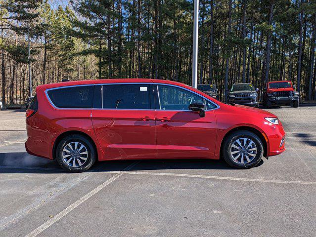 new 2025 Chrysler Pacifica Hybrid car, priced at $54,067