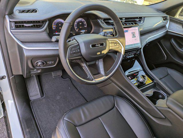 new 2025 Jeep Grand Cherokee car, priced at $52,500