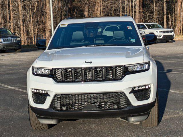 new 2025 Jeep Grand Cherokee car, priced at $52,500