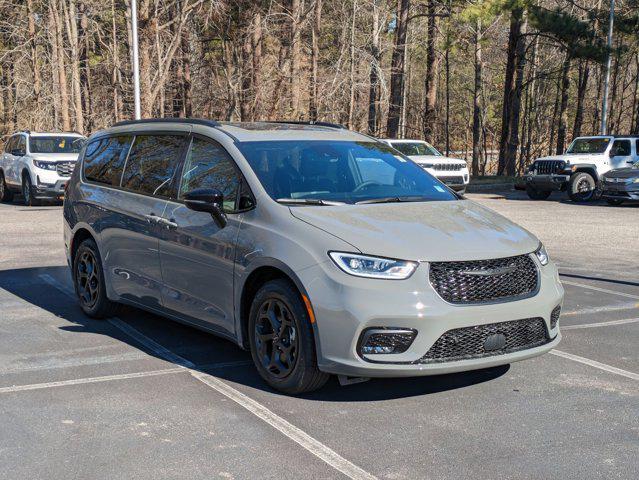 new 2025 Chrysler Pacifica Hybrid car, priced at $55,273