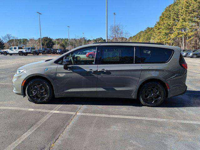 new 2025 Chrysler Pacifica Hybrid car, priced at $55,273