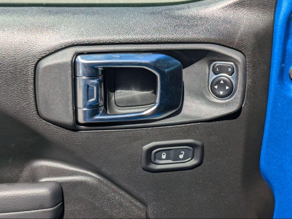 new 2025 Jeep Wrangler car, priced at $44,165