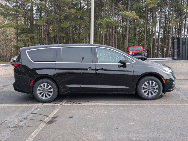 new 2025 Chrysler Pacifica Hybrid car, priced at $48,460