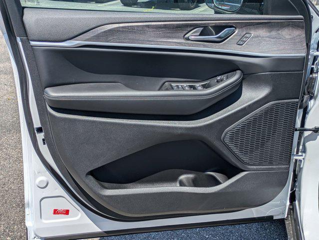 new 2025 Jeep Grand Cherokee car, priced at $49,460