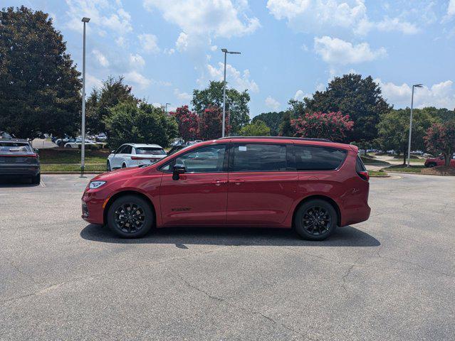 new 2025 Chrysler Pacifica car, priced at $49,844