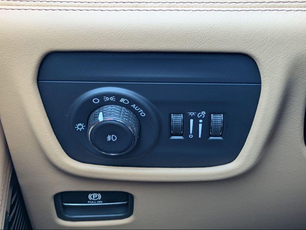 new 2025 Jeep Grand Cherokee car, priced at $64,329