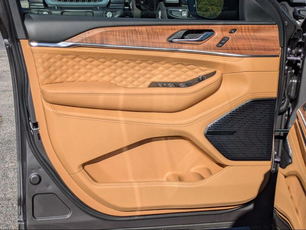 new 2025 Jeep Grand Cherokee car, priced at $64,329