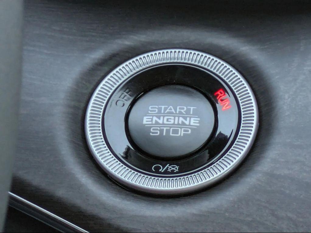 new 2025 Jeep Grand Cherokee car, priced at $60,951