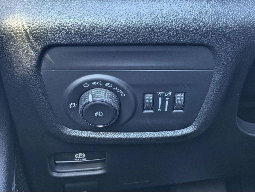 new 2025 Jeep Grand Cherokee car, priced at $60,951