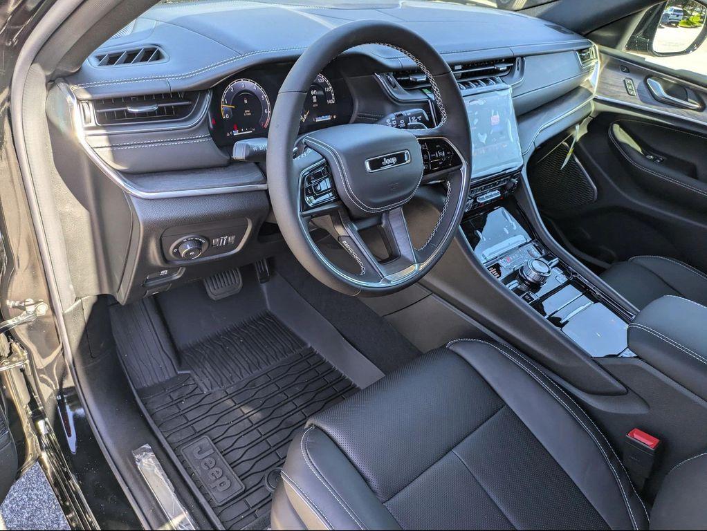 new 2025 Jeep Grand Cherokee car, priced at $60,951