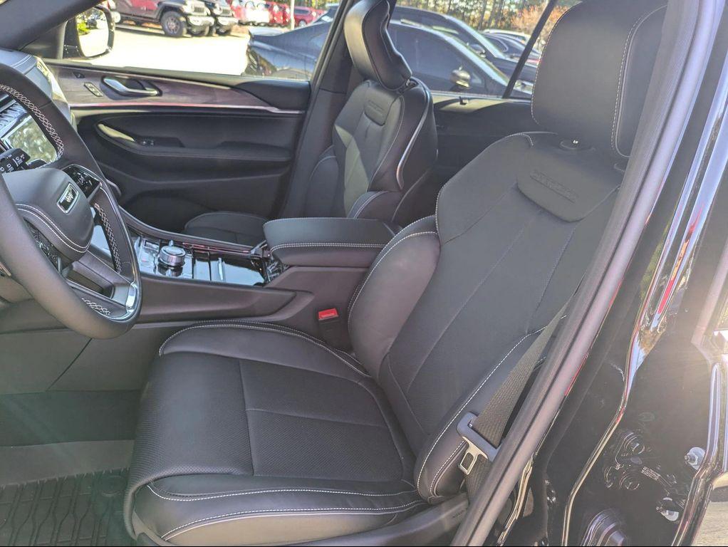 new 2025 Jeep Grand Cherokee car, priced at $60,951
