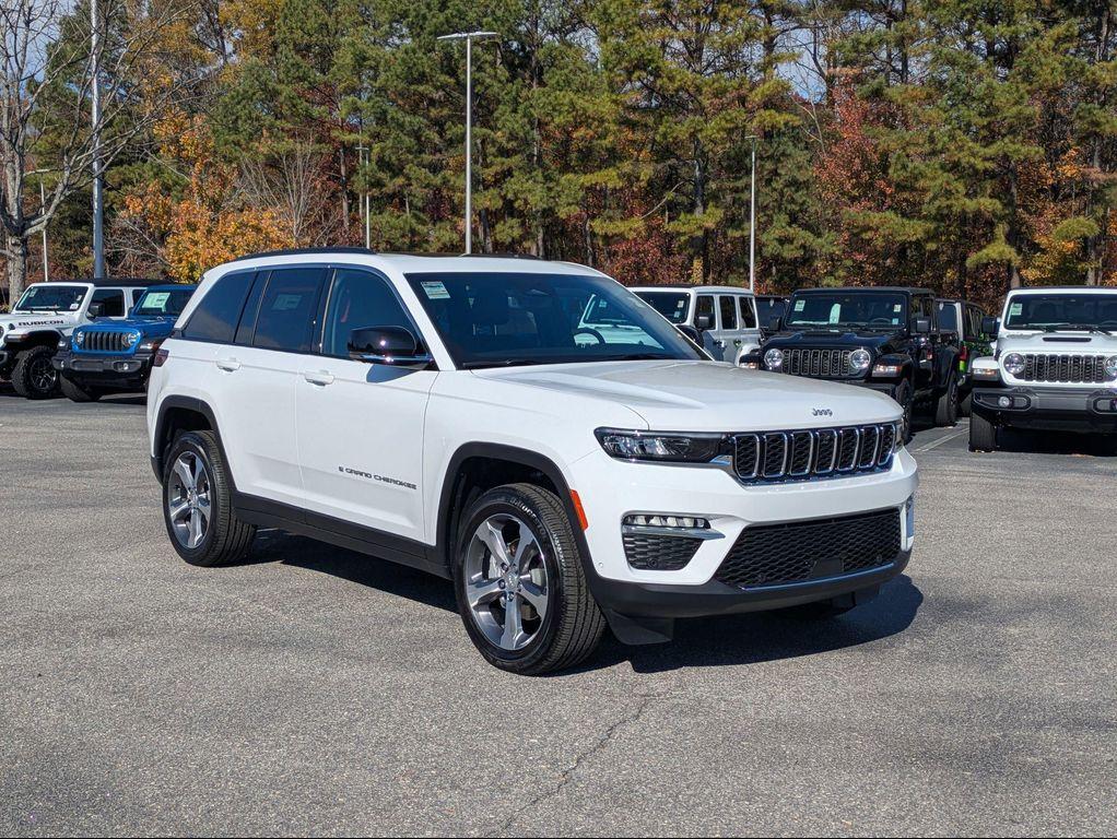 new 2025 Jeep Grand Cherokee car, priced at $53,105